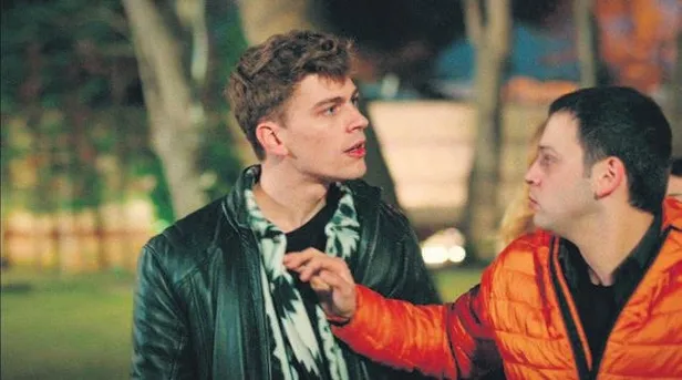 irem-dericiden-ikinci-sans-cem-belevini-gul-jestini-gozlere-soktu-1642359162906.jpeg İrem Derici'den ikinci şans! Cem Belevi'nin gül jestini gözlere soktu-15