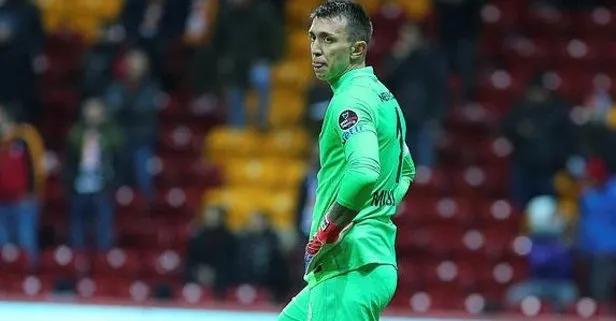 Muslera’yı gönderiyoruz