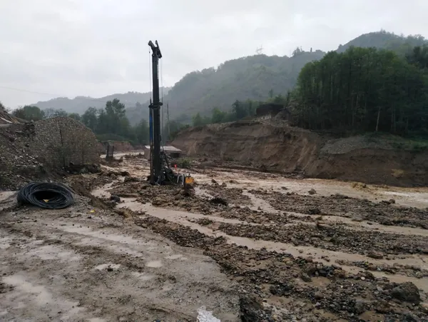 giresunda-sel-5-askerin-sehit-oldugu-yolun-santiyesi-de-sular-altinda-kaldi-1604655186482.jpg Giresun'da sel: 5 askerin şehit olduğu yolun şantiyesi de sular altında kaldı-6