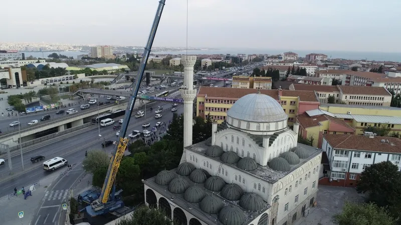 reklam-yapildi-civi-bile-cakilmadi-ibbnin-yiktigi-cami-6-yildir-yapilmadi-1765611145122.jpeg Avcılar Hacı Ahmet Tükenmez Camii (Takvim arşiv)