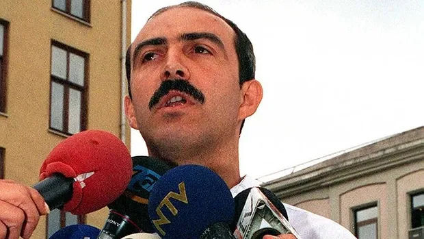 Elebaşı Gülen'in avukatı tutuklandı-1