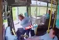 Adana'da feci olay! Kapısı açık giden otobüsten aşağı düştü!
