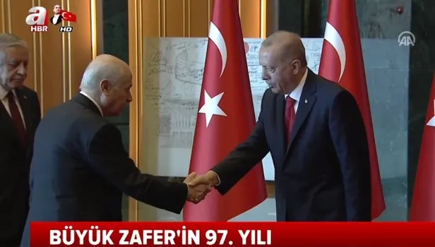 Başkan Erdoğan Külliye'de Zafer Bayramı tebriklerini kabul etti (Video)