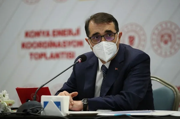 Enerji ve Tabi Kaynaklar Bakanı Fatih Dönmez: Dünyanın en büyük güneş santrali, enerji üretimine başladı