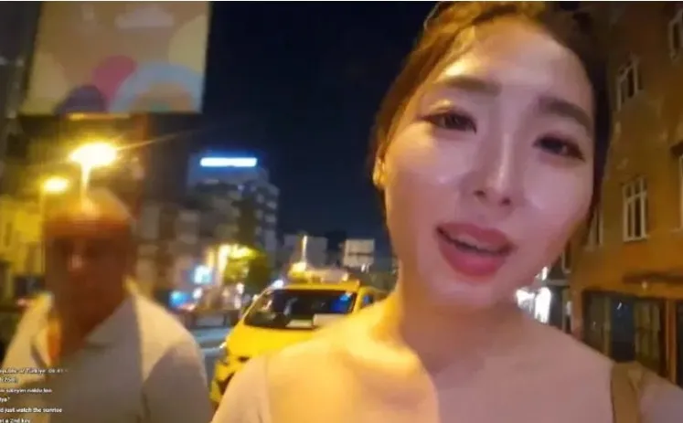 1786195596360.jpeg Taksim’de Güney Koreli yayıncı withJENNY’ye sözlü taciz-2