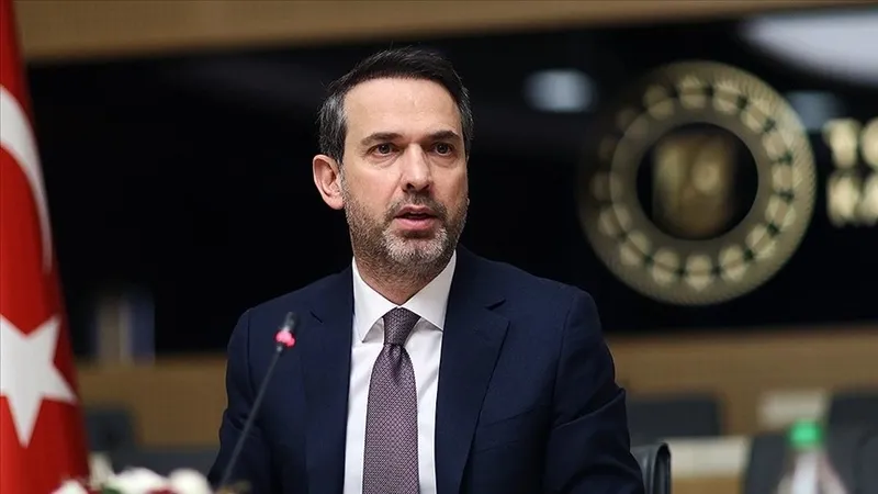 bakan-bayraktardan-irandan-dogal-gaz-akisi-kesildi-iddialarina-yalanlama-hicbir-sikinti-yok-1774378565707.jpeg Bakan Bayraktar'dan "İran'dan doğal gaz akışı kesildi" iddialarına yalanlama: Hiçbir sıkıntı yok-3