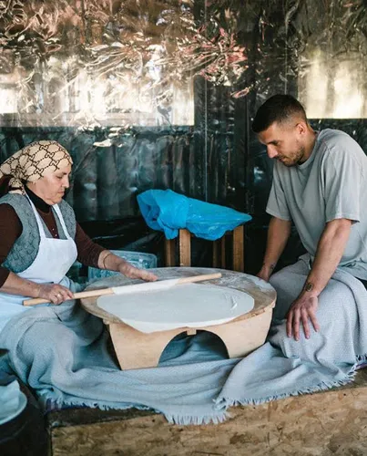 Antalyasporlu Lukas Podolski'den Gaziantep baklavasıyla 'evde kal' çağrısı-4