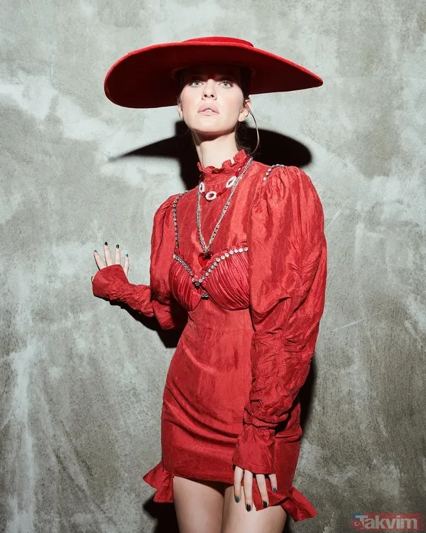 İrem Helvacıoğlu kırmızılar içinde paylaştı! Süper minisiyle boy gösterdi sosyal medya alev aldı! İlk yorum bakın kimden... - 8