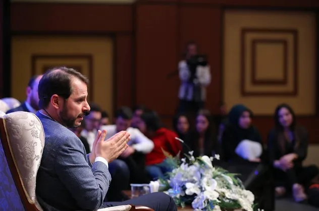 Bakan Berat Albayrak gençlerle buluştu