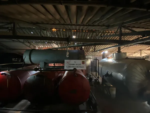 istanbulda-kacak-akaryakit-operasyonu-80-bin-litre-ele-gecirildi-1617692623306.jpg İstanbul'da kaçak akaryakıt operasyonu! 80 bin litre ele geçirildi-6