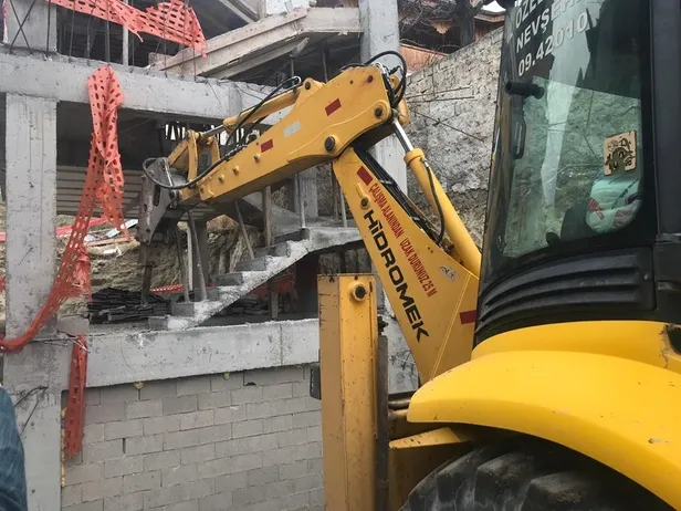 Kapadokya Peri bacalarındaki otel inşaatında yıkım başladı-3