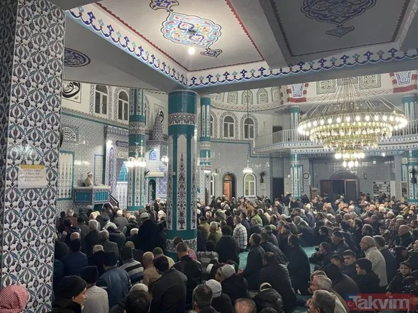 Deprem bölgesinde Miraç Kandili idrak edildi | Eller semaya açıldı! "İnşallah bir daha böyle acılar yaşamayız" - 9