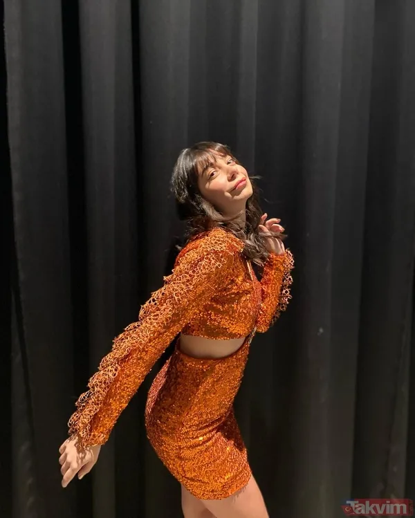 Alemin Kıralı’nın Oben’i Birsu Demir dekolteli pozlarıyla gündemde! Dua Lipa’ya benzetilen Birsu’ya bakın değişimi dudak uçuklattı - 8