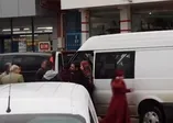 Trafikte yumruk ve şemsiyeli kavga