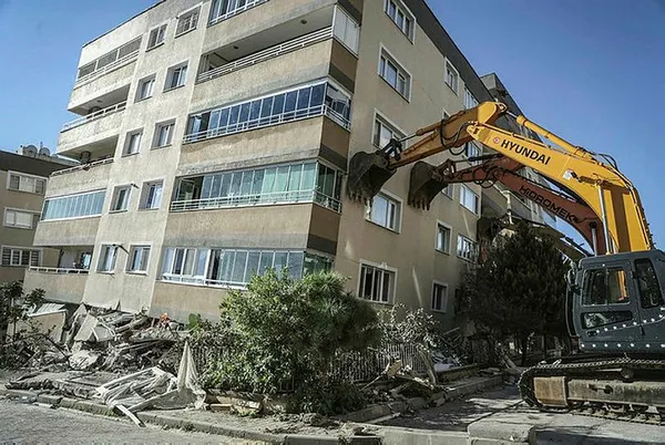 Deprem uzmanı Prof. Dr. Hasan Sözbilir o detaya dikkat çekti! İşte İzmir depreminde yıkılan binaların ortak özellikleri!-2