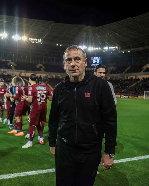 ulas-ozdemir-kaleme-aldi-sampiyonluk-hikayesi-8-1652041221382.jpeg Trabzonspor ne saha içinde ne de saha dışında oyunu çirkinleştirmedi! Ulaş Özdemir kaleme aldı: Şampiyonluk hikayesi 8-2