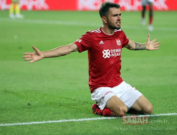 Fenerbahçe-Sivasspor maçı sonrası Mert Hakan Yandaş, Emre Belözoğlu'nun yanına gitti! Dikkat çeken kare - 6