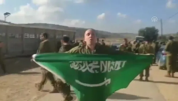 İsrail askeri Suudi Arabistan bayrağı açtı