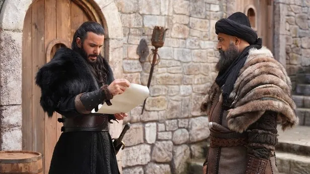 alparslan-buyuk-selcukluda-sirazeyi-kaydiracak-ayrilik-karari-1-degil-2-degil-tam-3-isim-birden-cok-buyuk-bir-1681550146416.jpg Alparslan Büyük Selçuklu'da moral bozacak ayrılık kararı! 1 değil 2 değil tam 3 isim birden! Veda sahneleri çekildi-2