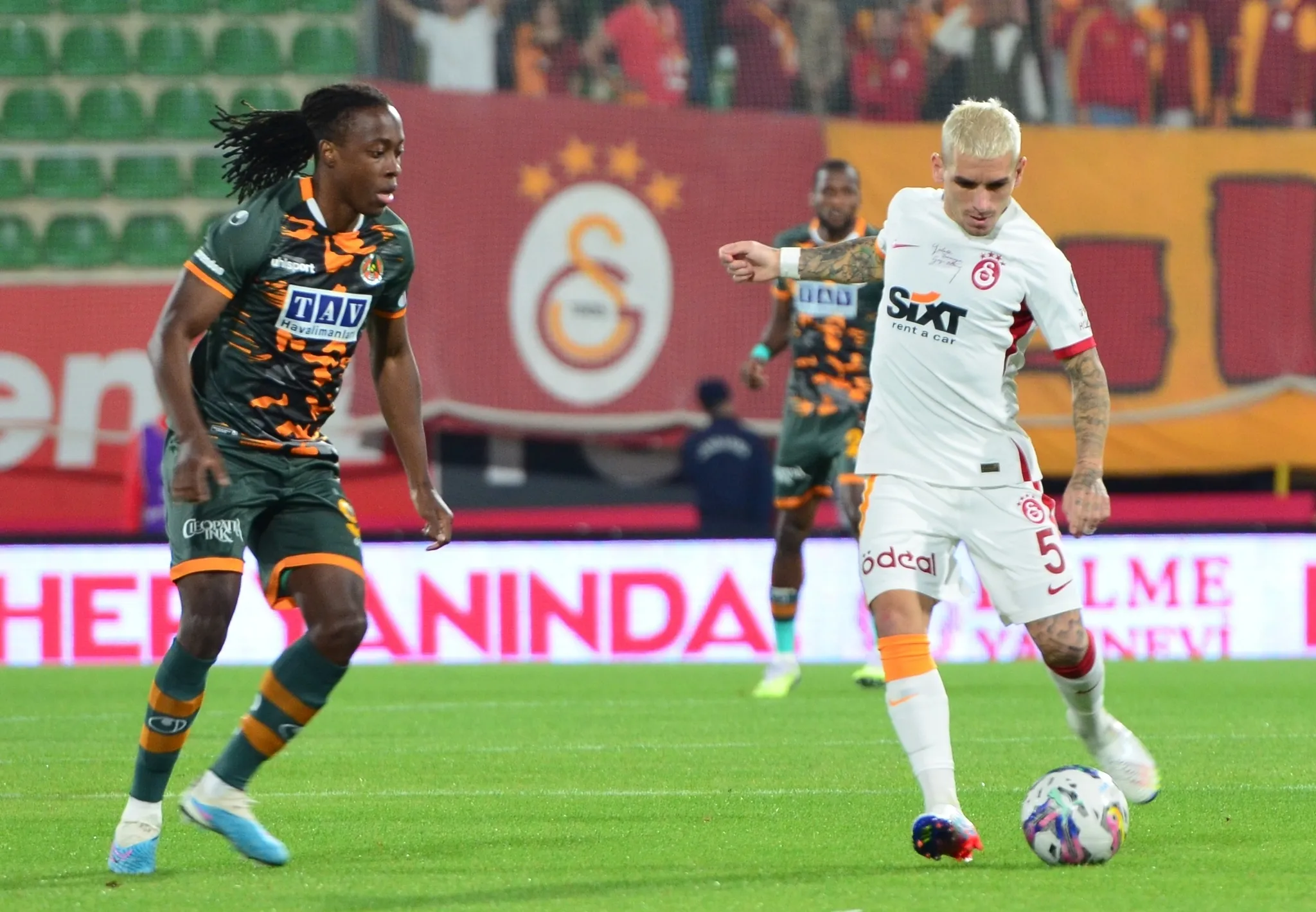 Galatasaray'dan Fenerbahçe'ye asrın transfer çalımı! - 13