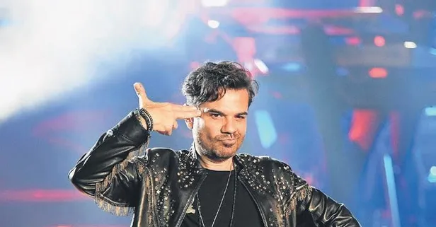 Kenan Doğulu Açıkhava'yı salladı! Ünlü popçunun yasak aşk yaşadığı konuşulan Aslı İşler...