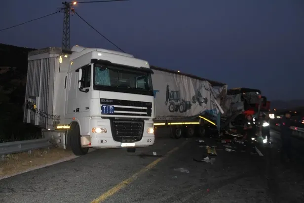 Elazığ'da feci kaza! Yolcu otobüsü ile tır çarpıştı: 1 ölü, 32 yaralı-2