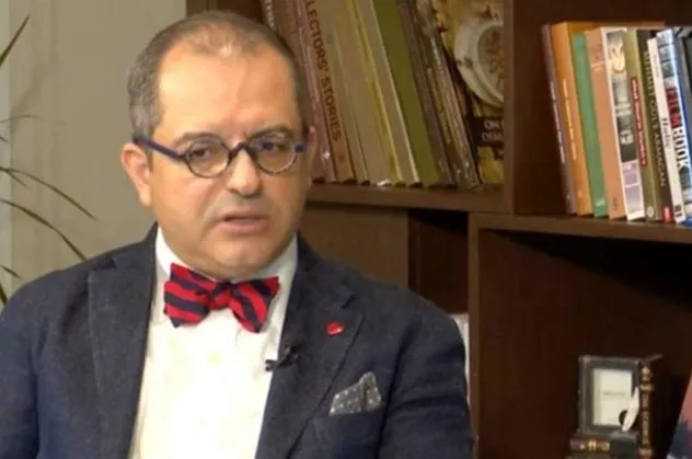 Gezi teröründe "ayaklanan gençlere" otelinin kapılarını açan Koç, Türkiye'yi öven Prof. Mehmet Çilingiroğlu'nu üniversitesinden kovdu