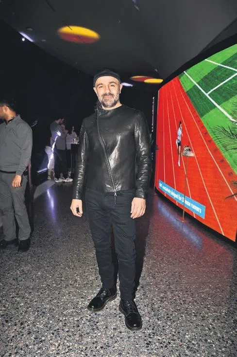 1679262552467.jpeg Ateş Kuşları’nın yıldızı İlayda Alişan yüzü olduğu giyim markasının lansmanını yaptı! Ekip arkadaşları yalnız bırakmadı-9