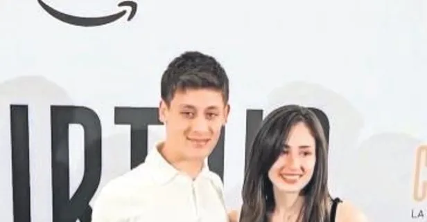 Milli futbolcumuz Arda Güler ve sevgilisi Duru Nayman davette boy gösterdi