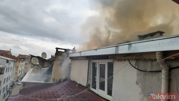Bursa'da binanın çatı katı alev alev yandı - 8
