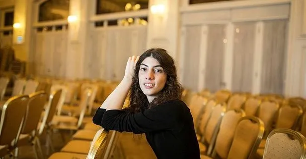 Podyumda gülümse