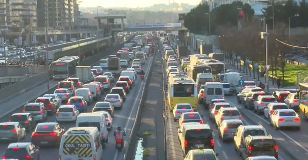 İstanbul'da iftar öncesi trafik kilit: Yoğunluk yüzde 85'e yükseldi