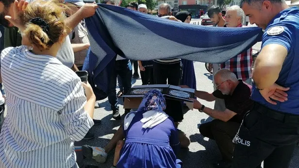 5-yasindaki-zeynep-icin-buyuk-caba-altinda-kaldigi-otomobili-kaldirarak-kurtardilar-1661431447800.jpeg 5 yaşındaki Zeynep için büyük çaba! Altında kaldığı otomobili kaldırarak kurtardılar-3