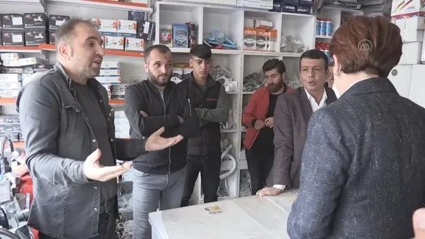 iyi-parti-lideri-meral-aksener-siirtte-burasi-kurdistan-narasi-atan-bolucuye-haddini-bildiremedi-1635460109276.jpeg İYİ Parti lideri Meral Akşener Siirt'te 'Burası Kürdistan' narası atan bölücüye haddini bildiremedi-2