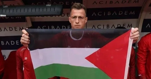 Hakan Arslan maça Filistin bayrağı ile çıktı