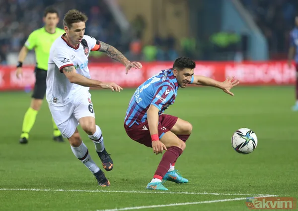 Trabzonspor-Fatih Karagümrük maçı sonrası spor yazarlarından çarpıcı sözler: Hak edilen şampiyonluk mutlaka gelecektir - 13