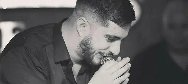 Genç şarkıcıya sahne çıkışı silahlı saldırı