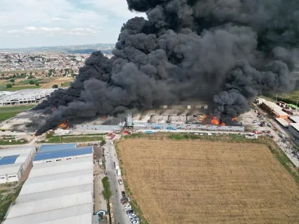Bursa İnegöl'deki fabrika yangını kontrol altına alındı!-1