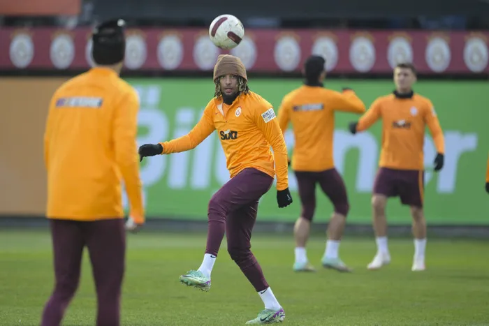 sacha-boey-neden-oynamiyor-gidiyor-mu-bayern-munihe-mi-transfer-oldu-galatasarayda-transfer-nasil-sekillenecek-1706259585248.jpg