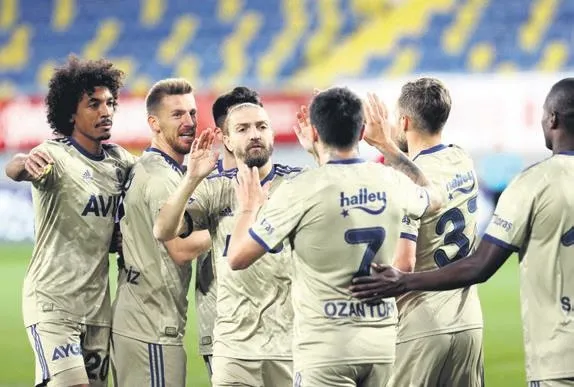Bunun adı takım oyunu! Fenerbahçe'de 9 haftalık periyotta goller ve asistler tüm takıma yayıldı-5