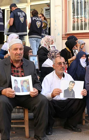 "Evlat nöbeti"ndeki ailelerin çığlığı sınırları aştı