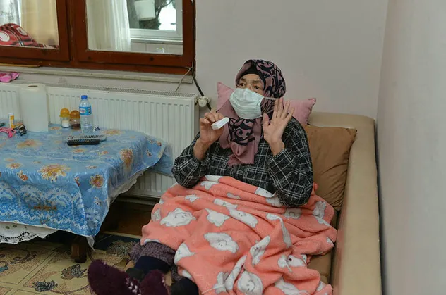 Sancaktepe'de yaşlılar için 'koronavirüs acil butonu' hizmete başladı