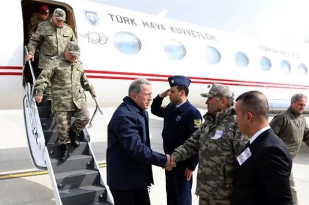 Son dakika... Bakan Akar ve komutanlar sınırda