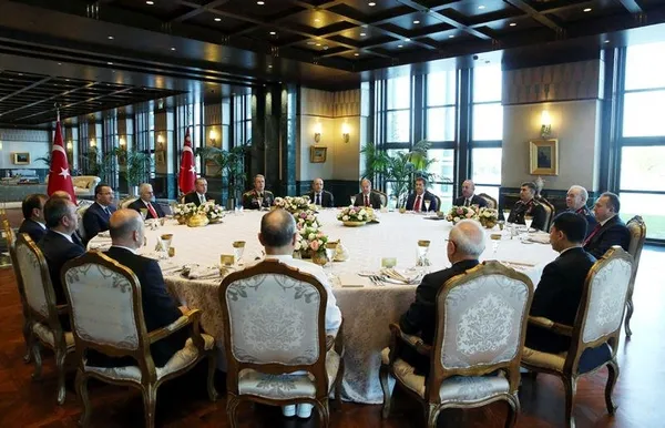 Cumhurbaşkanı Erdoğan'dan YAŞ üyelerine yemek-1