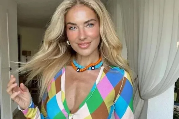 1674248442836.jpeg Burcu Esmersoy, 2023’e hızlı giriş yaptı! Güzel sunucu milyonluk anlaşmaya imza attı-2