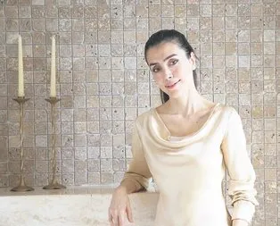 Azra kazandı