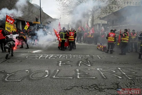 Fransa'da göstericiler yine sokaklara döküldü! - 2