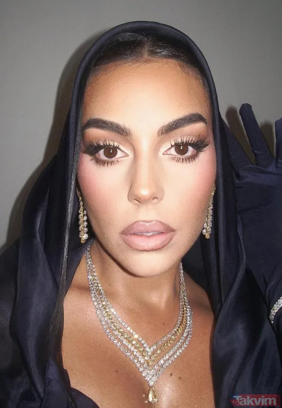 Bu sadece bir kısmı! Cristiano Ronaldo'nun sevgilisi Georgina Rodriguez'in 7 sülaleyi doyuracak ayakkabı koleksiyonu - 3