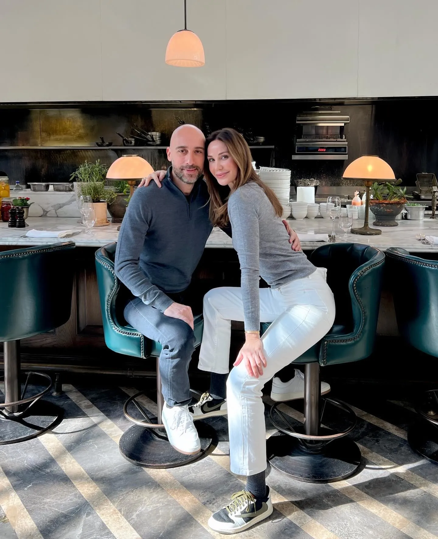 İbrahim Kutluay’ın kopyası! Demet Şener soluğu İspanya'daki oğlunun yanında aldı! Ömer’in son halini gören: Ne yakışıklı bir delikanlı olmuş - 13