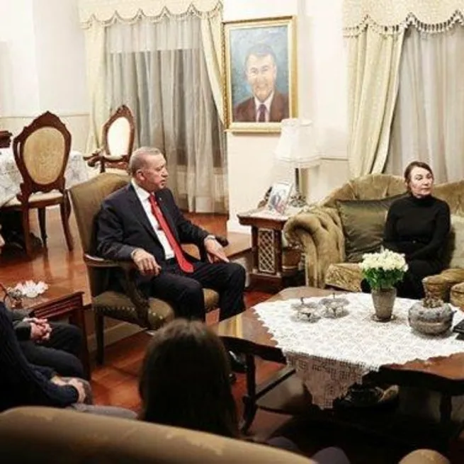 Başkan Recep Tayyip Erdoğandan eski CHP Genel Başkanı Deniz Baykalın ailesine taziye ziyareti